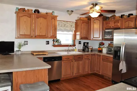 1210 S Maple Ave, Salem, IL 62881 photo 16