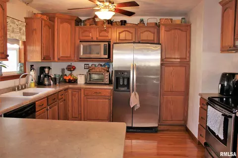 1210 S Maple Ave, Salem, IL 62881 photo 12