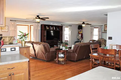 1210 S Maple Ave, Salem, IL 62881 photo 32