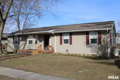 1210 S Maple Ave, Salem, IL 62881 photo 1