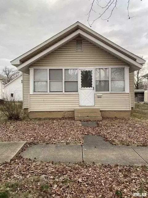 1202 E 2nd St, Centralia, IL 62801 photo 1