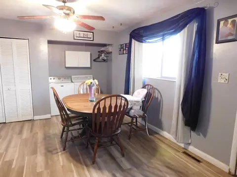 317 E Jennings St, Salem, IL 62881 photo 5