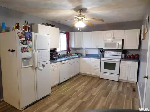 317 E Jennings St, Salem, IL 62881 photo 6
