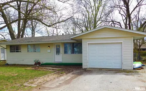 317 E Jennings St, Salem, IL 62881 photo 2