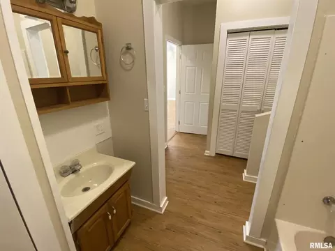 405 W Helen Ave, Christopher, IL 62822 photo 15