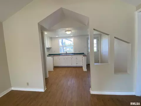 405 W Helen Ave, Christopher, IL 62822 photo 5