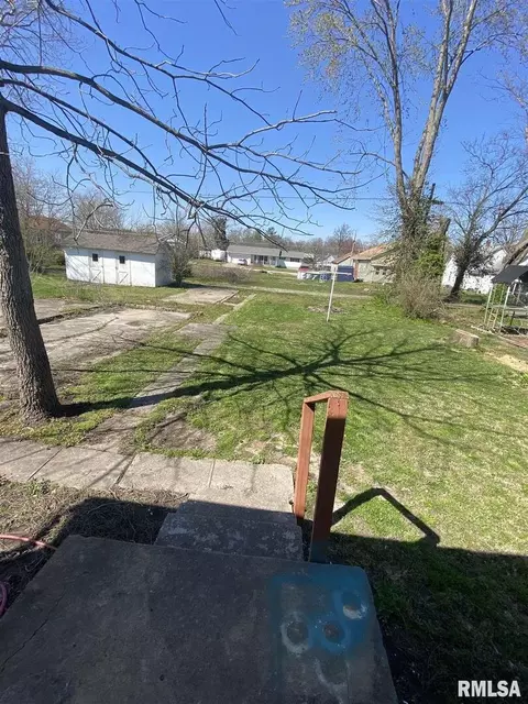 405 W Helen Ave, Christopher, IL 62822 photo 17