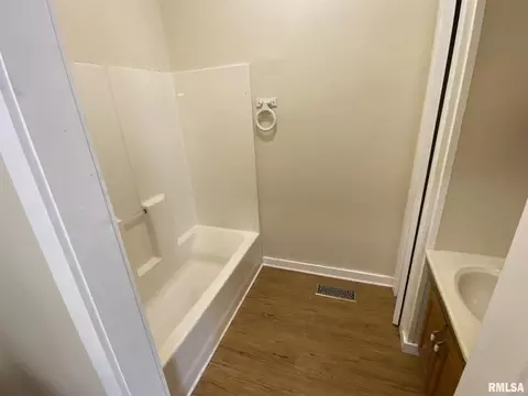 405 W Helen Ave, Christopher, IL 62822 photo 16