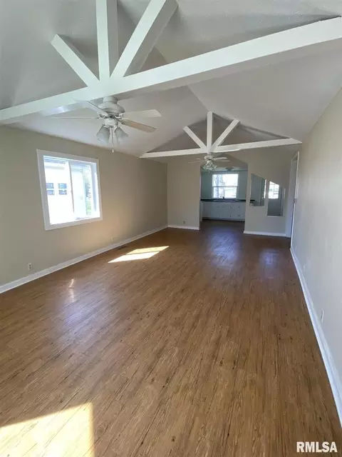 405 W Helen Ave, Christopher, IL 62822 photo 3