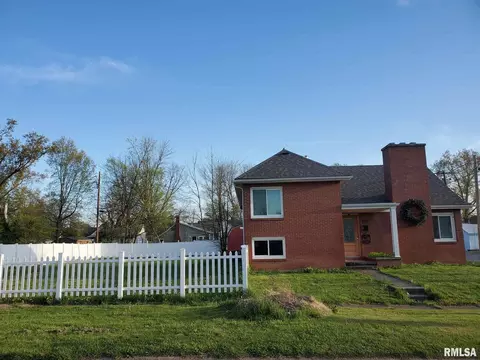 829 Dewey St, Eldorado, IL 62930 photo 1