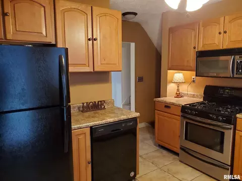 829 Dewey St, Eldorado, IL 62930 photo 13