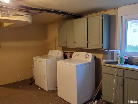 829 Dewey St, Eldorado, IL 62930 photo 22