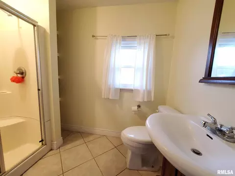 829 Dewey St, Eldorado, IL 62930 photo 17