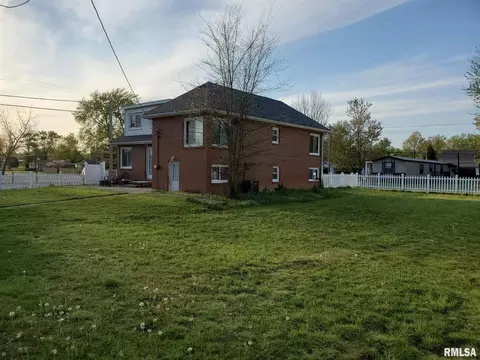 829 Dewey St, Eldorado, IL 62930 photo 6