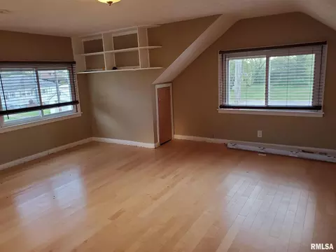 829 Dewey St, Eldorado, IL 62930 photo 19
