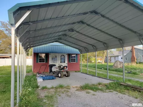 829 Dewey St, Eldorado, IL 62930 photo 5