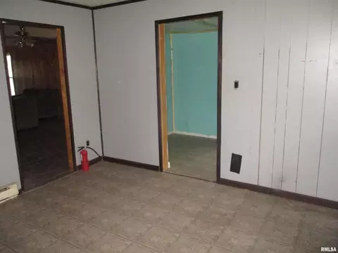 208 E Reed St, Benton, IL 62812 photo 10