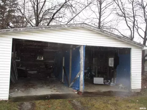 208 E Reed St, Benton, IL 62812 photo 13