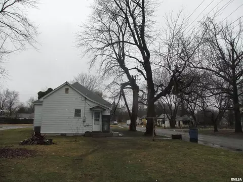 208 E Reed St, Benton, IL 62812 photo 12