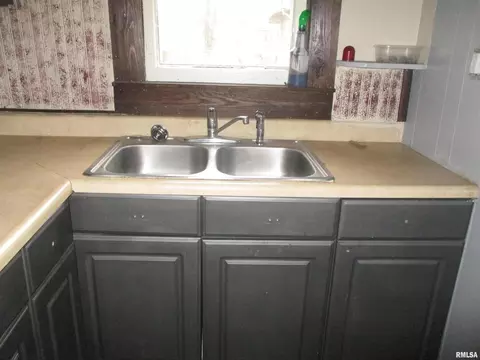 208 E Reed St, Benton, IL 62812 photo 9