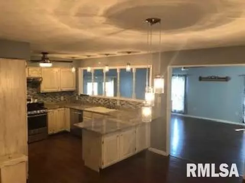 70 Park Forest Dr, Centralia, IL 62801 photo 7