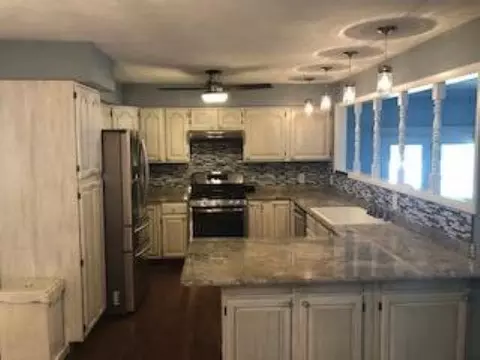 70 Park Forest Dr, Centralia, IL 62801 photo 2