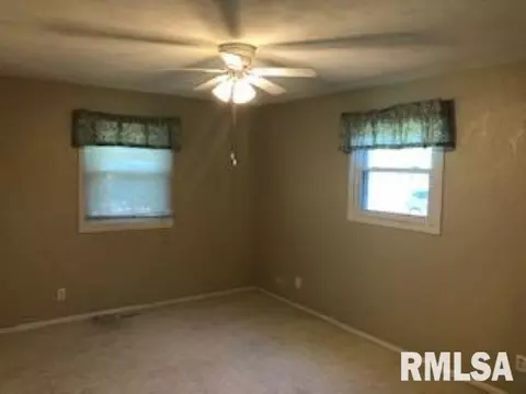 70 Park Forest Dr, Centralia, IL 62801 photo 14