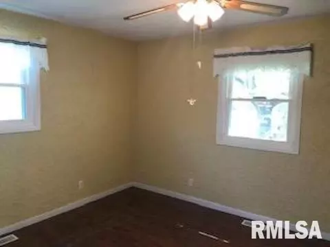 70 Park Forest Dr, Centralia, IL 62801 photo 9