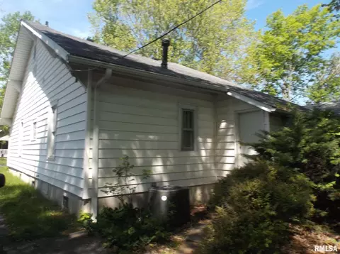 208 S 8th St, Herrin, IL 62948 photo 11