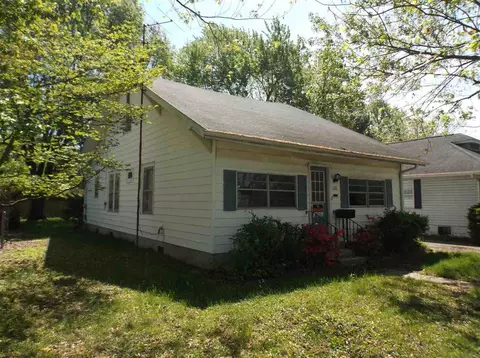 208 S 8th St, Herrin, IL 62948 photo 2