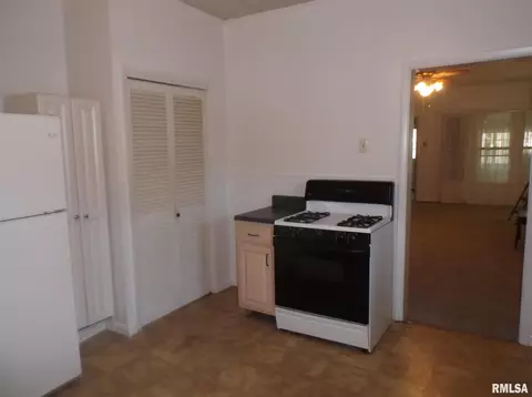 208 S 8th St, Herrin, IL 62948 photo 5