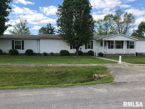 305 W Washington St, Dix, IL 62830 photo 3