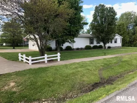 305 W Washington St, Dix, IL 62830 photo 5