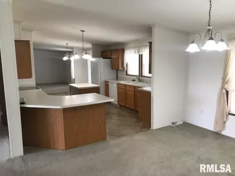 305 W Washington St, Dix, IL 62830 photo 30