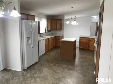 305 W Washington St, Dix, IL 62830 photo 27
