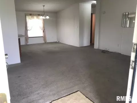 305 W Washington St, Dix, IL 62830 photo 34