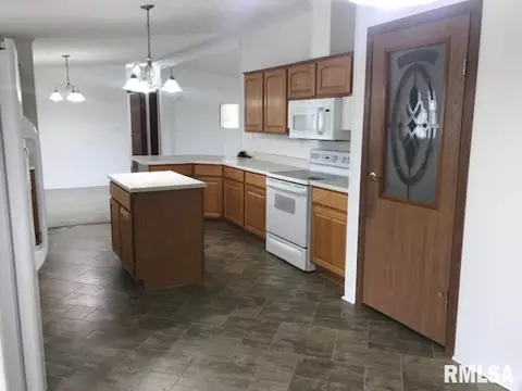 305 W Washington St, Dix, IL 62830 photo 28