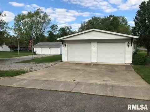305 W Washington St, Dix, IL 62830 photo 6