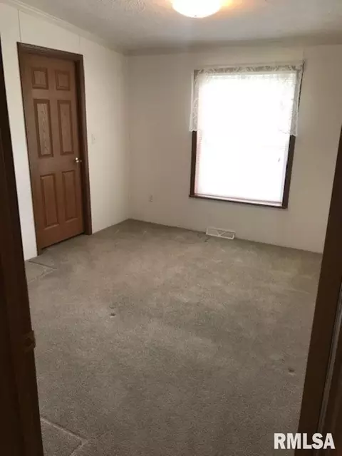 305 W Washington St, Dix, IL 62830 photo 18