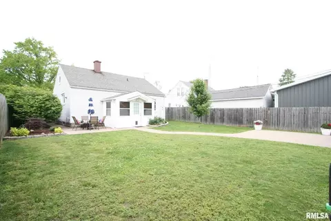207 Herbert Ave, Carmi, IL 62821 photo 8