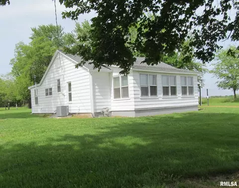 218 E South St, Dix, IL 62830 photo 1