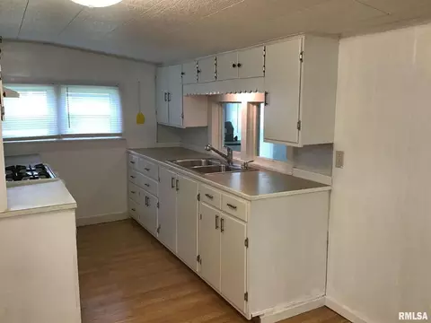 218 E South St, Dix, IL 62830 photo 33