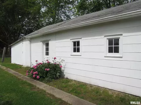 218 E South St, Dix, IL 62830 photo 23