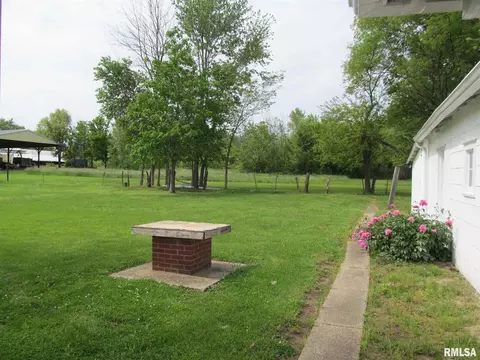 218 E South St, Dix, IL 62830 photo 24