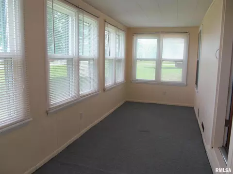 218 E South St, Dix, IL 62830 photo 6