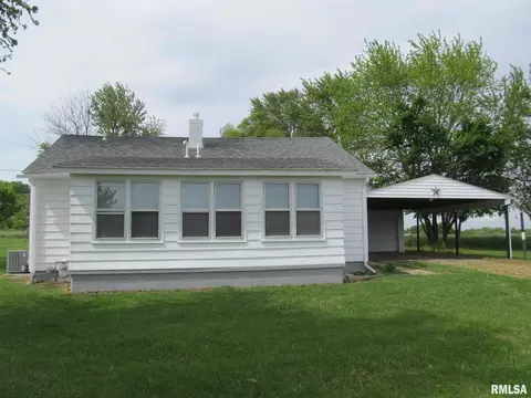 218 E South St, Dix, IL 62830 photo 17