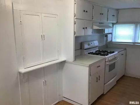 218 E South St, Dix, IL 62830 photo 10