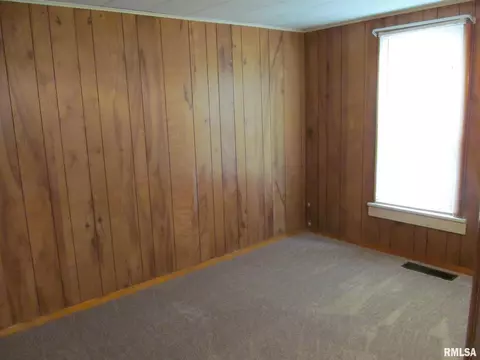218 E South St, Dix, IL 62830 photo 8