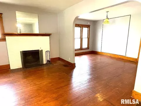 403 S Sycamore St, Centralia, IL 62801 photo 3