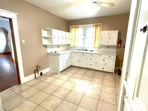 403 S Sycamore St, Centralia, IL 62801 photo 8
